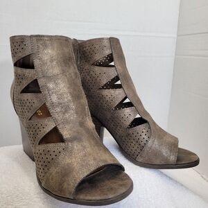 Maurices Trixie Cut Out Brown Shimmer Stacked Heel Zip Up Womens Size 8 Booties